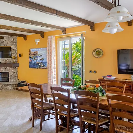 Aura Villa