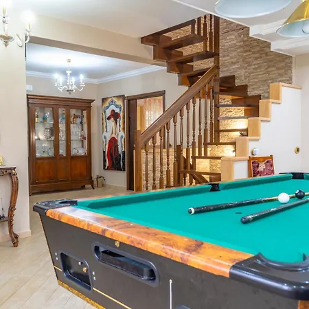 Aura Villa *