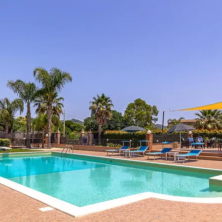 Aura Villa *